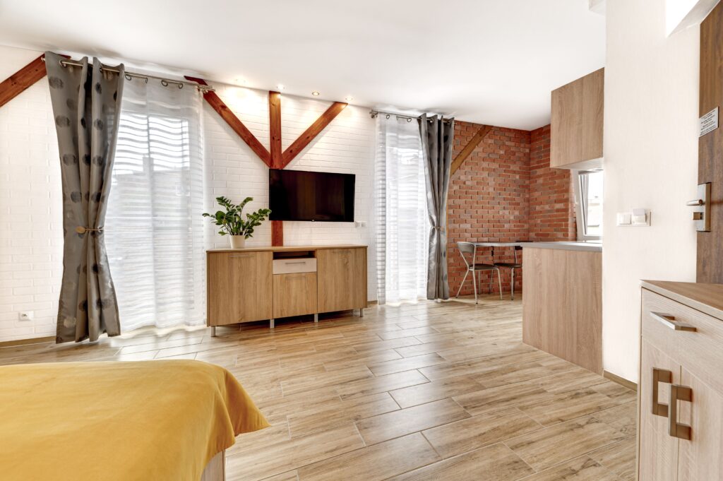 _mkr4619-_mkr4623-min Apartament na doby Gliwice – salon Studio